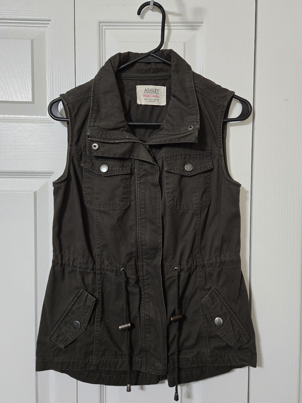 Deep Olive Green Zip Up Utility Vest w/Pockets, Size Small, Like New Condition